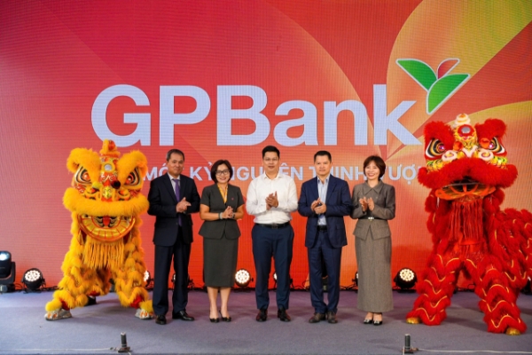 Đại diện lãnh đạo Cục Quản lý Giám sát TCTD, lãnh đạo VPBank và GPBank tại buổi lễ công bố nhận diện thương hiệu mới của GPBank.