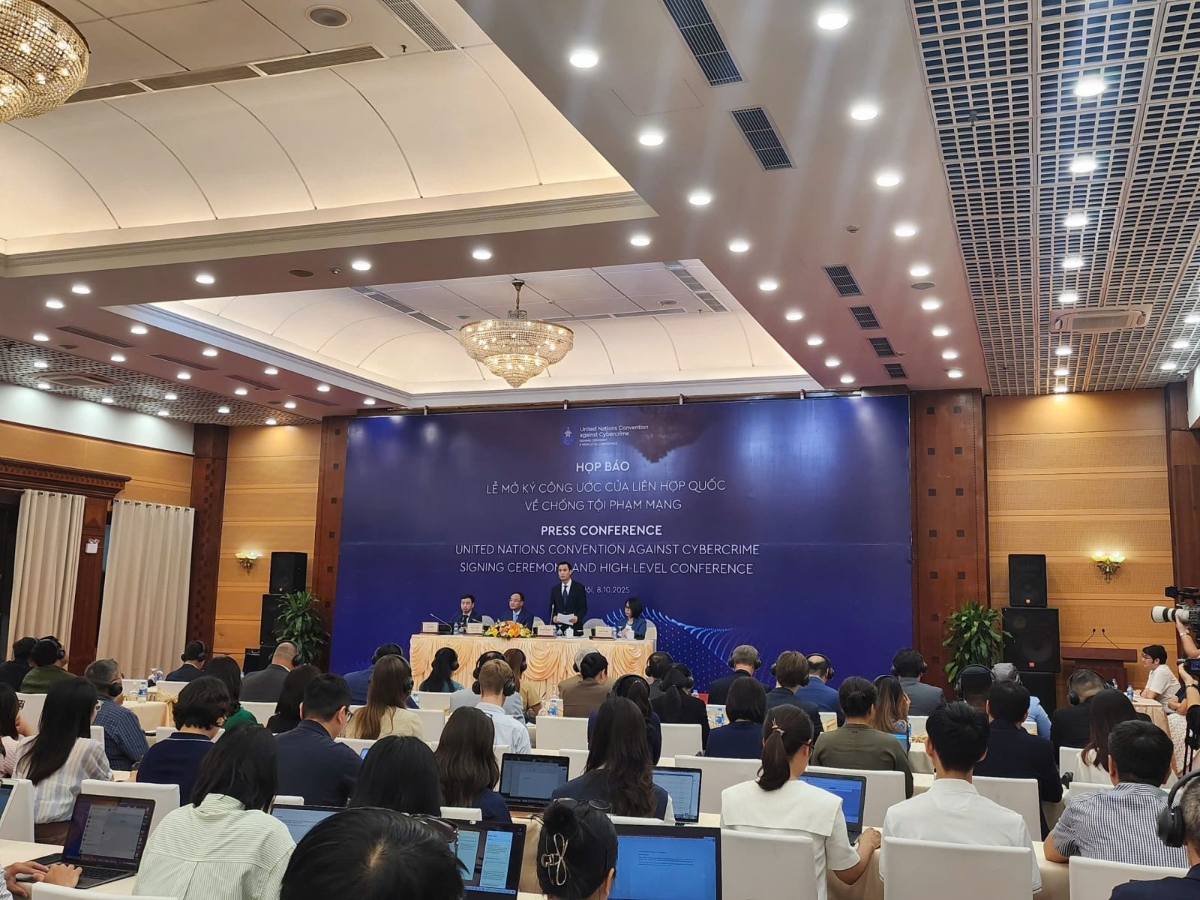 Quang cảnh buổi họp báo. Ảnh: LV