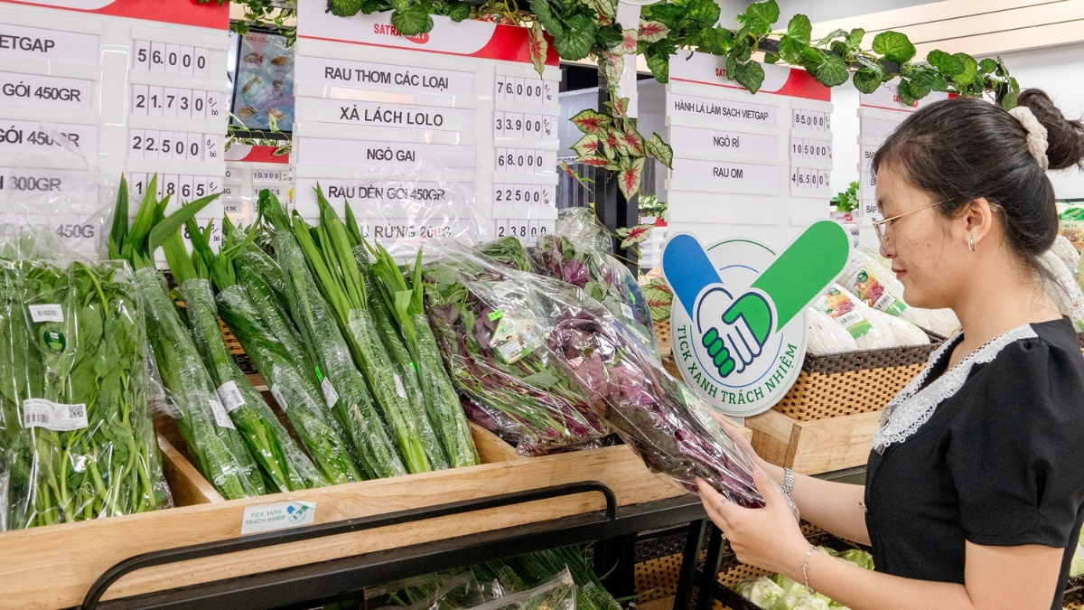 Không chỉ SATRA, nhiều hệ thống bán lẻ lớn cũng dành khu vực riêng cho hàng đạt Tick xanh.&nbsp;