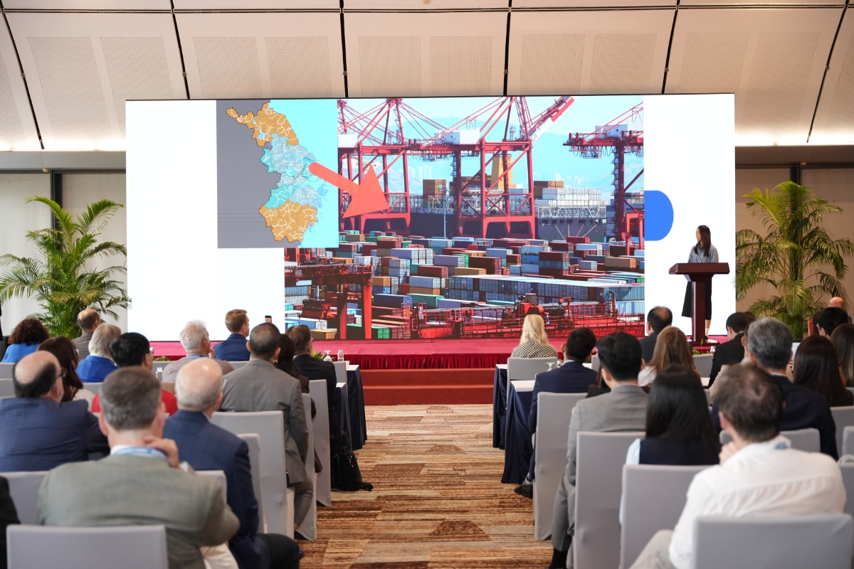 Bà Lingjiao Li,&nbsp;CIFA chia sẻ về&nbsp;những kiến tạo giải pháp logistics bền vững.&nbsp;