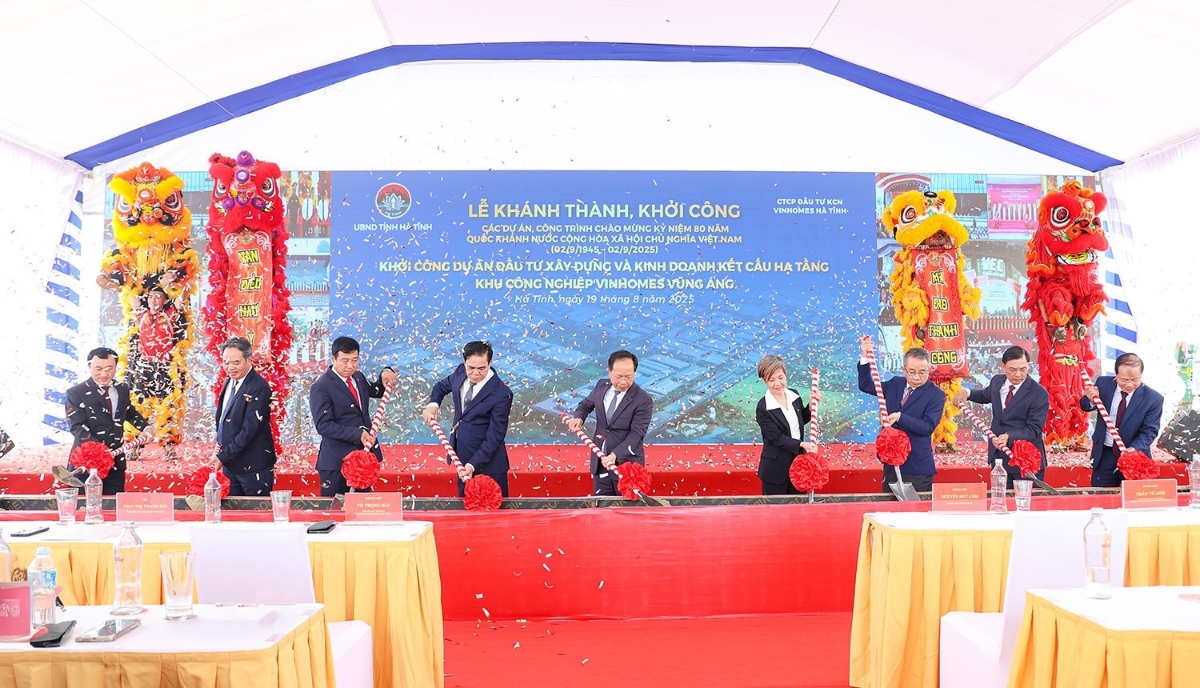 Hà Tĩnh mới đây đã khởi công 3 dự án lớn: Dự án đầu tư xây dựng và kinh doanh kết cấu hạ tầng khu công nghiệp Vinhomes Vũng Áng; Dự án xây dựng khu tái định cư phường Hà Huy Tập; Dự án thí điểm nhà ở xã hội tại phường Thạch Linh giai đoạn II.