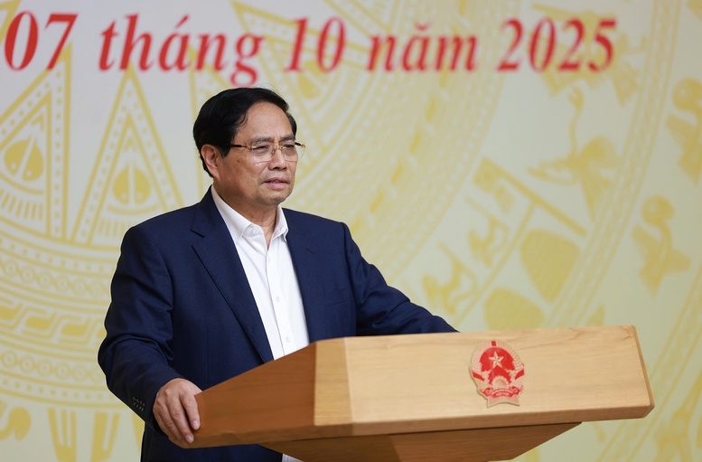 Thủ tướng Chính phủ Phạm Minh Chính chỉ đạo tại Phiên họp lần thứ 16 Ban Chỉ đạo Quốc gia về chống khai thác hải sản bất hợp pháp, không báo cáo và không theo quy định. Ảnh: VGP.