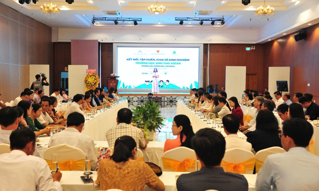 Hội thảo “Kết nối, tập huấn, chia sẻ kinh nghiệm Trường học sinh thái ASEAN - Trường học không rác thải nhựa”. 