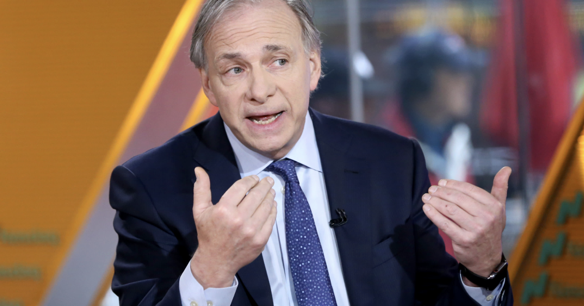Ray Dalio khuyên nhà đầu tư nắm nhiều vàng hơn