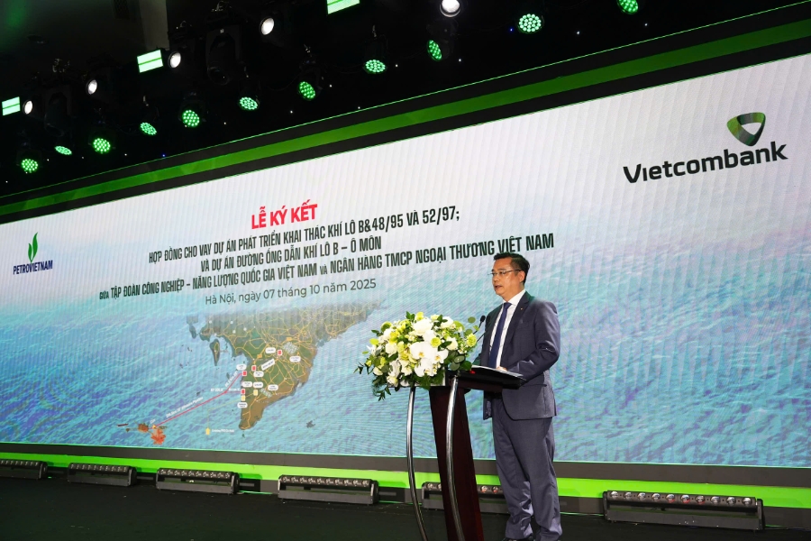 Ông Nguyễn Thanh Tùng - Ủy viên BCH Đảng bộ Chính phủ, Bí thư Đảng ủy, Chủ tịch HĐQT Vietcombank phát biểu.