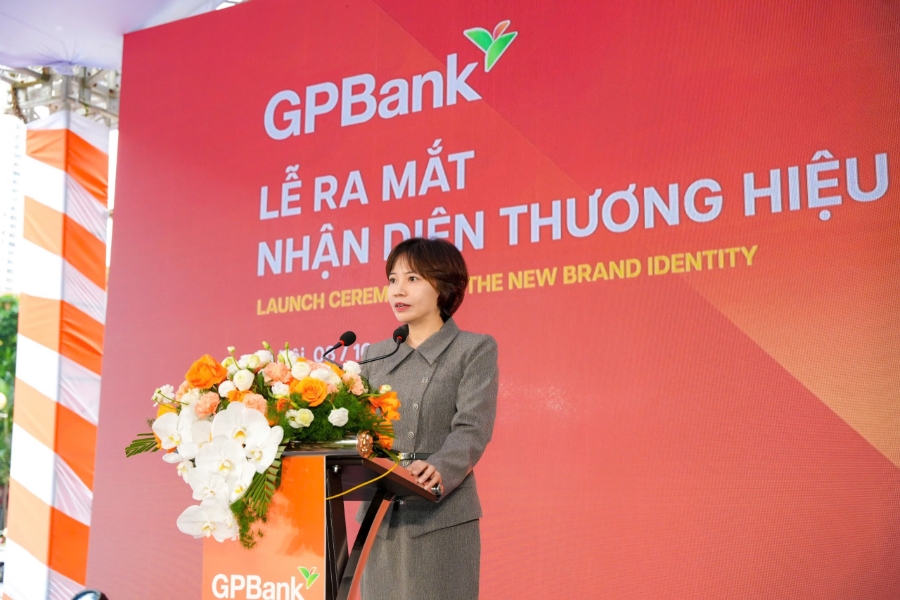Bà Phạm Thị Nhung - Chủ tịch HĐTV Ngân hàng TM TNHH MTV Kỷ Nguyên Thịnh Vượng phát biểu tại sự kiện.