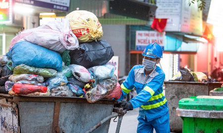 Giá dịch vụ thu gom rác thải sinh hoạt tại Hà Nội sẽ tăng từ quý I/2026