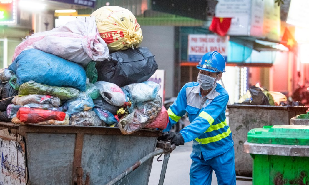 Giá thu gom rác thải sinh hoạt tại Hà Nội sẽ tăng.
