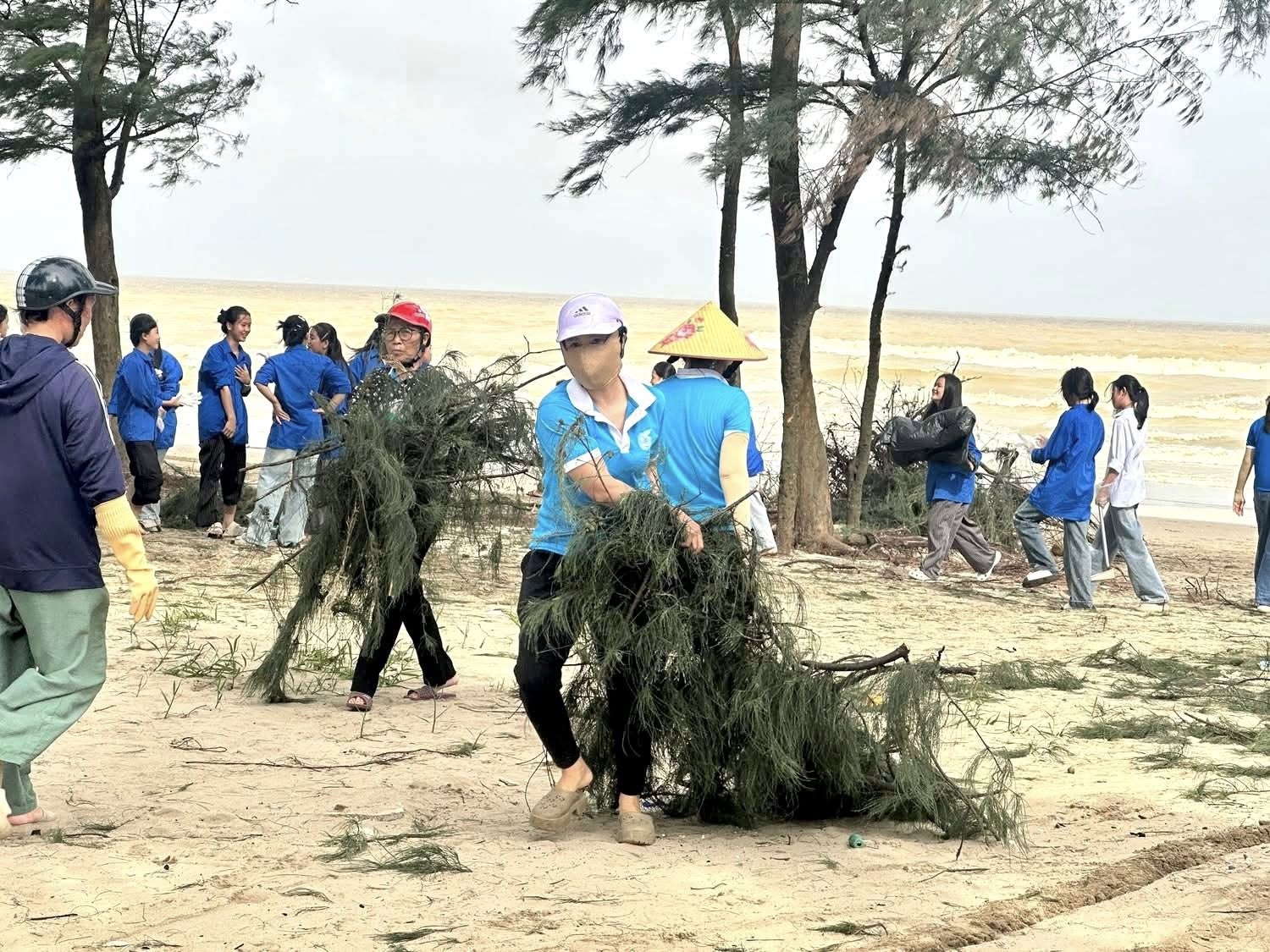 Với phương châm “Phụ nữ Sầm Sơn văn minh, thân thiện và tích cực tham gia bảo vệ môi trường”, các chi hội đã duy trì thường xuyên hoạt động quét dọn ngõ phố, phân loại rác thải tại nguồn, vận động hội viên hạn chế sử dụng túi nilon, thay bằng giỏ xách, hộp sinh học.
