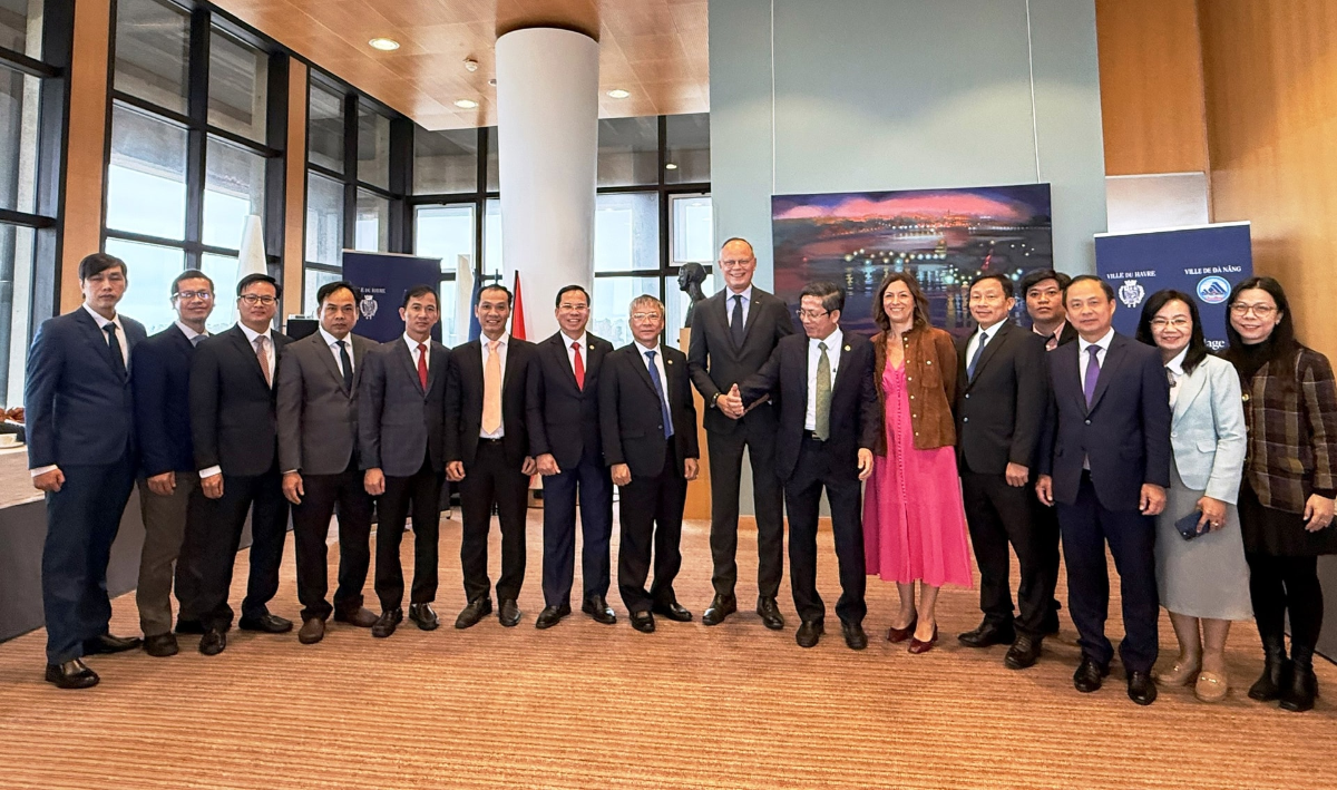 Lãnh đạo Thành phố Đà Nẵng và lãnh đạo Thành phố Le Havre đã ký kết Bản ghi nhớ thiết lập quan hệ hợp tác, hữu nghị giữa hai thành phố. Ảnh: Báo Đà Nẵng.