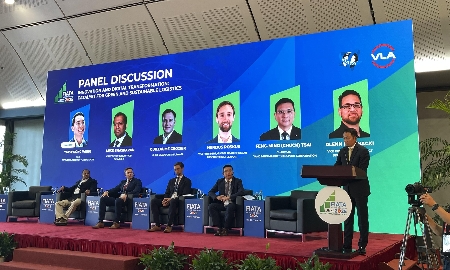Phiên thảo luận với chủ đề “Chuyển đổi số và đổi mới sáng tạo: Đột phá phát triển logistics xanh và bền vững” trong khuôn khổ Đại hội FIATA 2025. Ảnh: Ngọc Lan