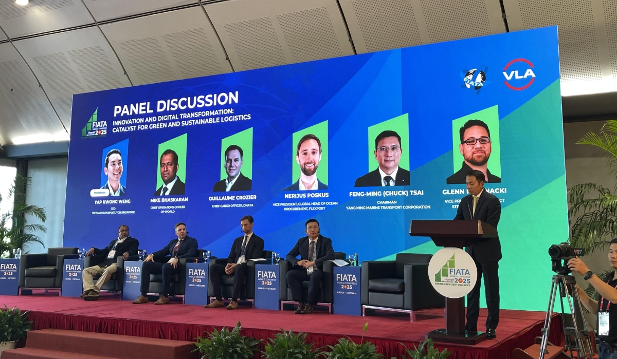 Phiên thảo luận với chủ đề “Chuyển đổi số và đổi mới sáng tạo: Đột phá phát triển logistics xanh và bền vững” trong khuôn khổ Đại hội FIATA 2025. Ảnh: Ngọc Lan