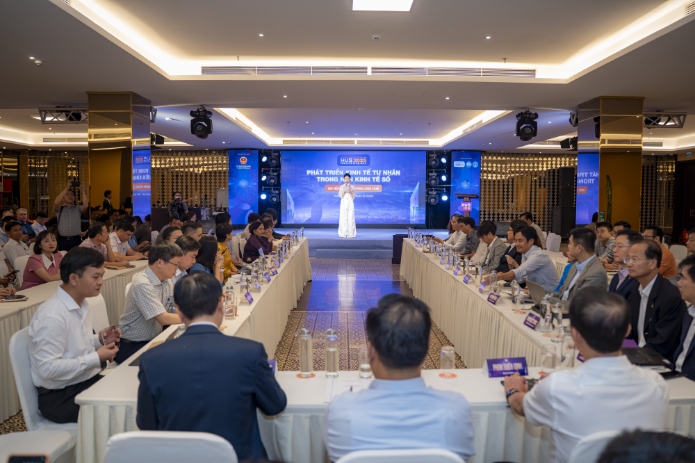 Toàn cảnh diễn đàn