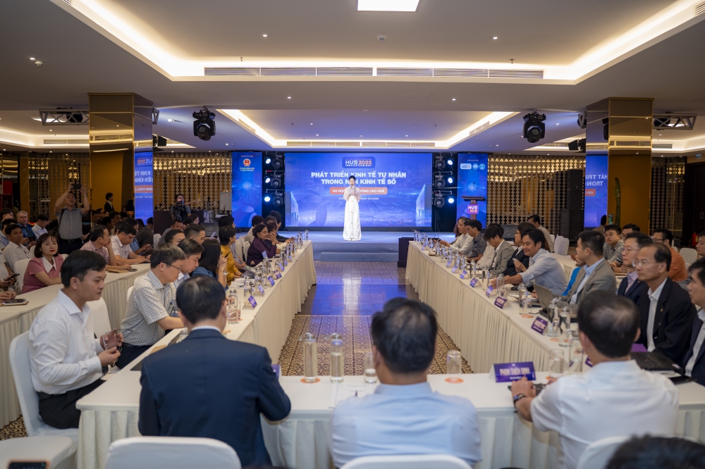 Toàn cảnh diễn đàn