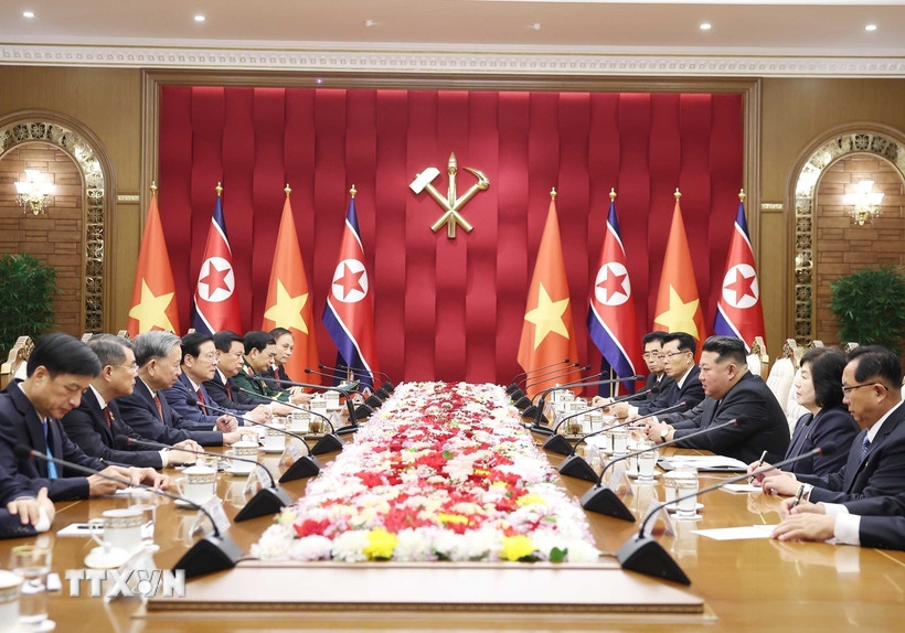 Tổng Bí thư Tô Lâm hội đàm với Tổng Bí thư, Chủ tịch Quốc vụ CHDCND Triều Tiên Kim Jong Un. Ảnh: TTXVN.