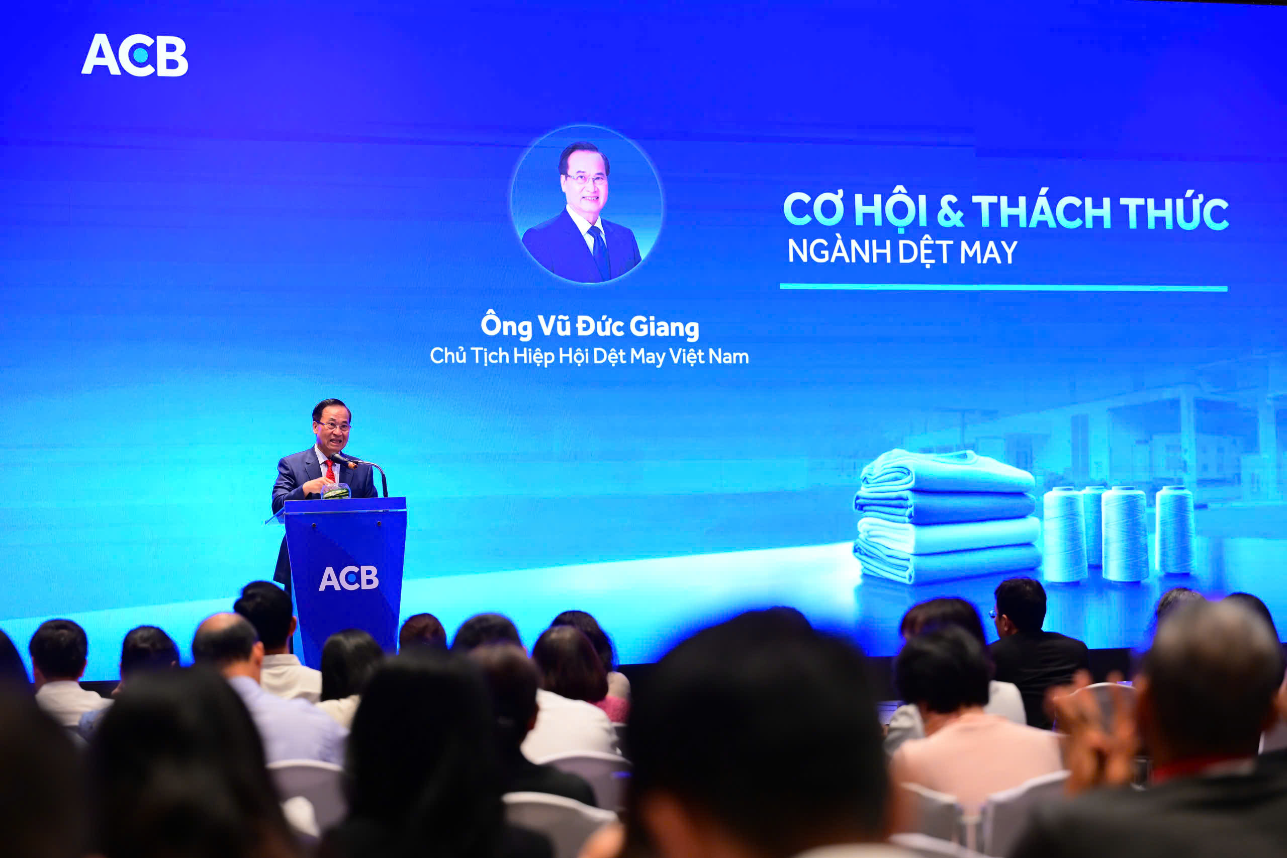 Ông Vũ Đức Giang, Chủ tịch Hiệp hội Dệt may Việt Nam (VITAS), phát biểu tại hội thảo.