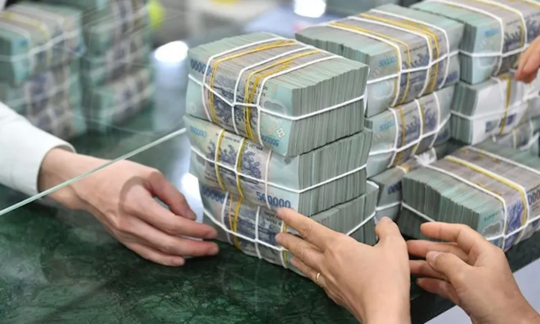 Khẩn trương hỗ trợ khách hàng vay vốn bị ảnh hưởng bão số 10