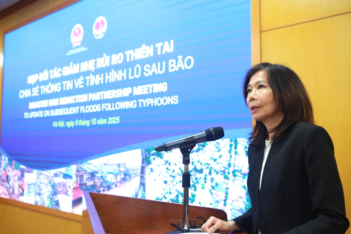 Bà Pauline Tamesis: 