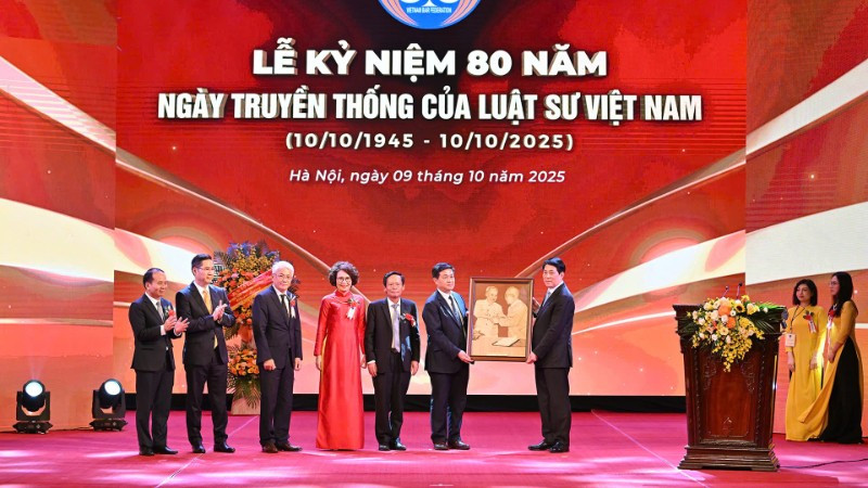 Chủ tịch nước Lương Cường dự Lễ Kỷ niệm 80 năm Ngày truyền thống của Luật sư Việt Nam. Ảnh: Nhân Dân