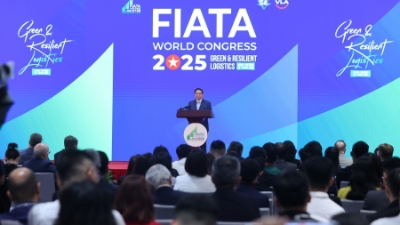 Vietnam aims to become regional logistics hub: PM
