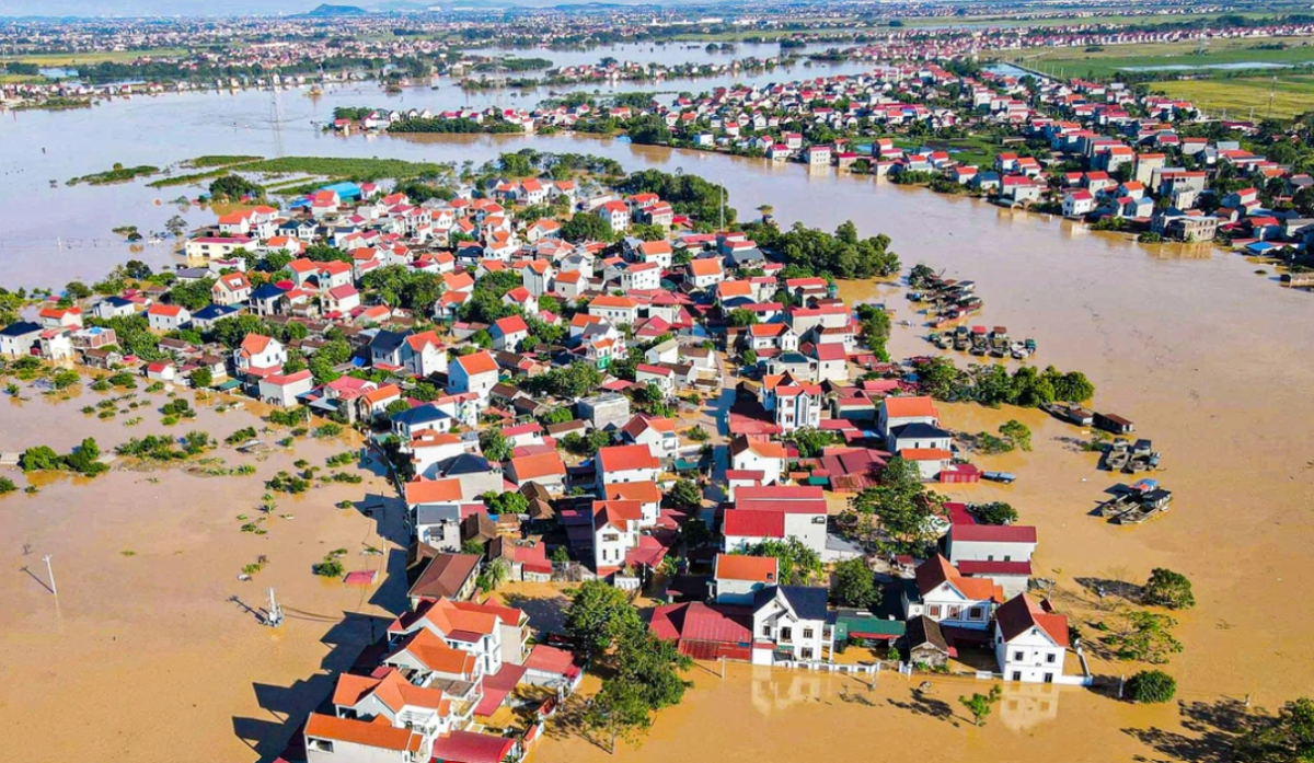 Nhiều thôn ở xã Hợp Thịnh (Bắc Ninh) chìm trong nước lũ.