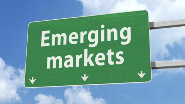 PM urges stronger measures to boost Vietnam’s stock market following FTSE Russell upgrade