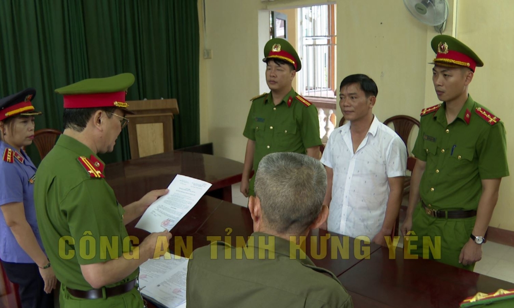 Cơ quan Cảnh sát điều tra thi hành các Quyết định khởi tố vụ án, khởi tố bị can và Lệnh bắt tạm giam đối với Nguyễn Thế Bảo. Ảnh: Cổng thông tin điện tử Công an tỉnh Hưng Yên.