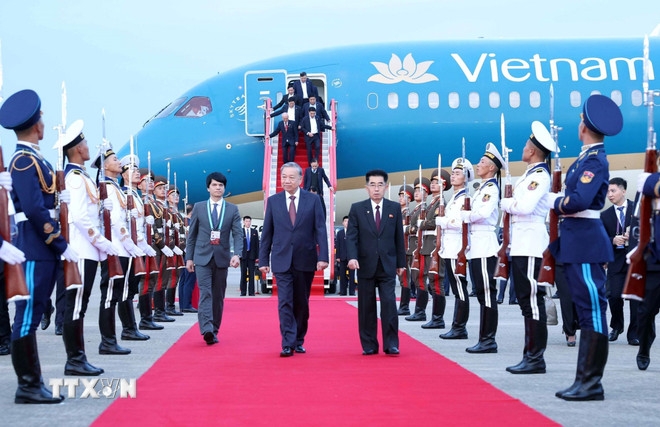 Lễ đón Tổng Bí thư Tô Lâm tại Sân bay quốc tế Bình Nhưỡng. Ảnh: TTXVN.