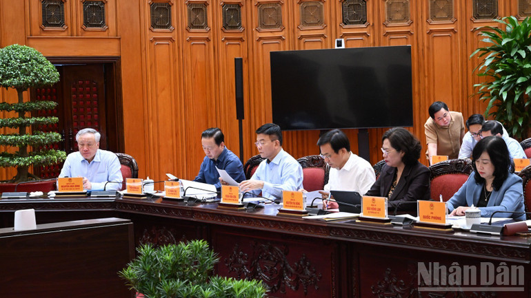 ác thành viên Chính phủ tham dự cuộc họp. Ảnh: Nhân Dân