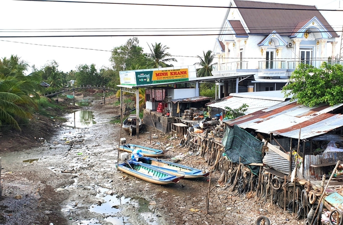 Kênh rạch nội đồng ở đồng bằng sông Cửu Long cạn nước trong mùa khô 2024. Ảnh: Văn Vĩnh