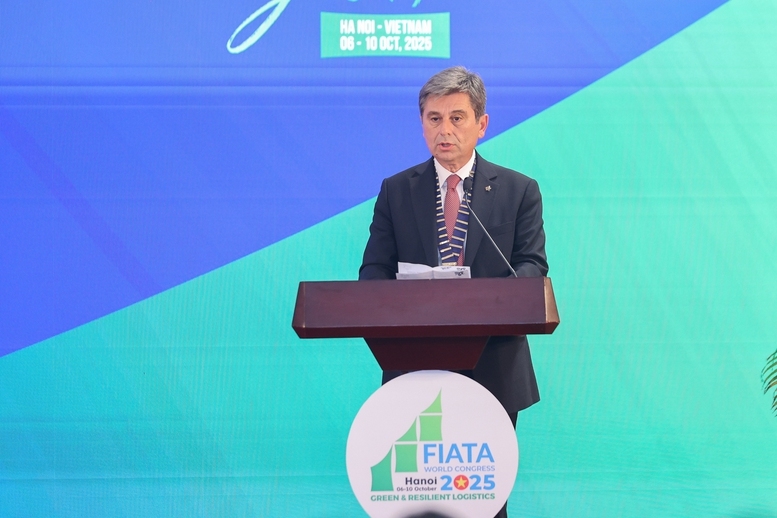 Ông Turgut Erkeskin, Chủ tịch FIATA phát biểu tại Phiên toàn thể Đại hội.