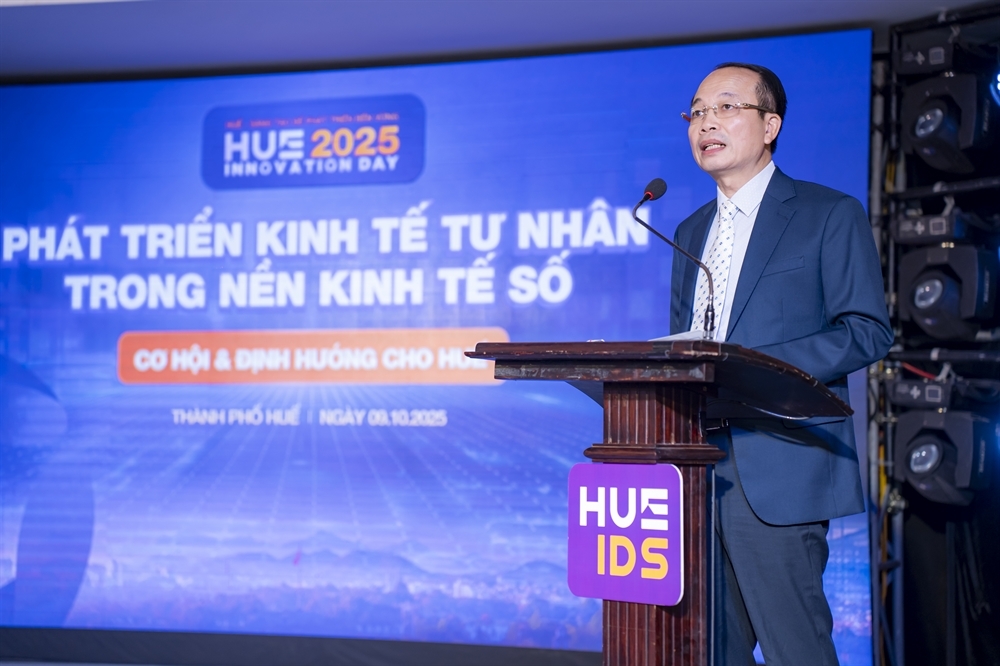 Phó Chủ tịch UBND thành phố Huế Phan Quý Phương phát biểu tại diễn đàn.