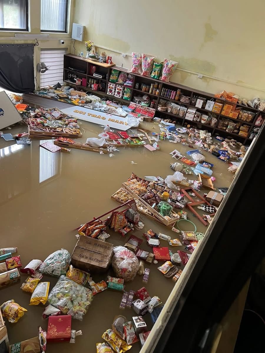 Chủ tịch UBND tỉnh Thái Nguyên cũng kêu gọi các tổ chức, doanh nghiệp, cá nhân, cán bộ, chiến sĩ và Nhân dân trên địa bàn phát huy tinh thần đoàn kết, tương thân tương ái, truyền thống “lá lành đùm lá rách”, chung tay hỗ trợ bà con vùng bị ảnh hưởng bởi thiên tai, với tinh thần “ai có gì góp nấy, có công góp công, có của góp của, có ít góp ít, có nhiều góp nhiều”.