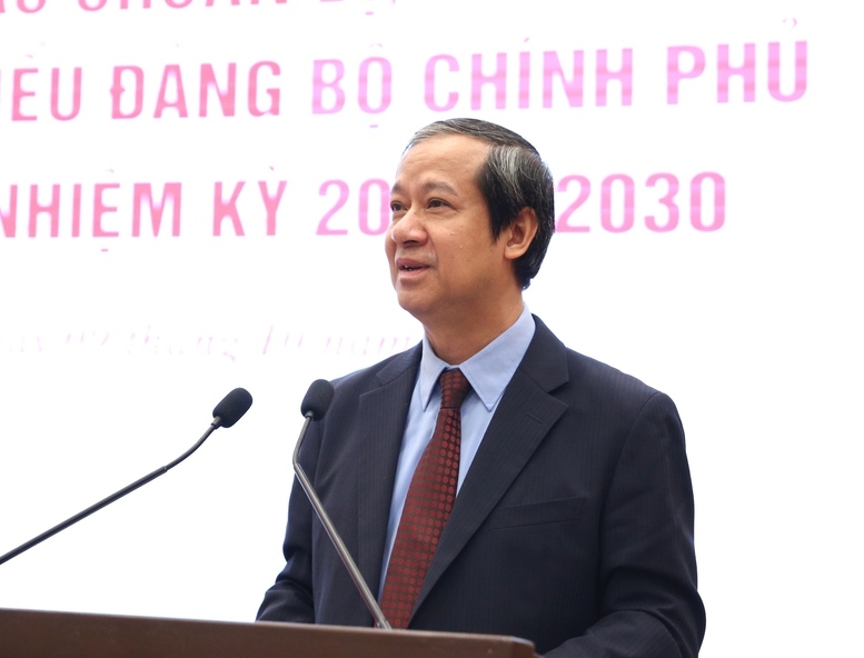 Bộ trưởng Bộ Giáo dục và Đào tạo Nguyễn Kim Sơn thông tin tại họp báo ngày 9/10. Ảnh: VGP.