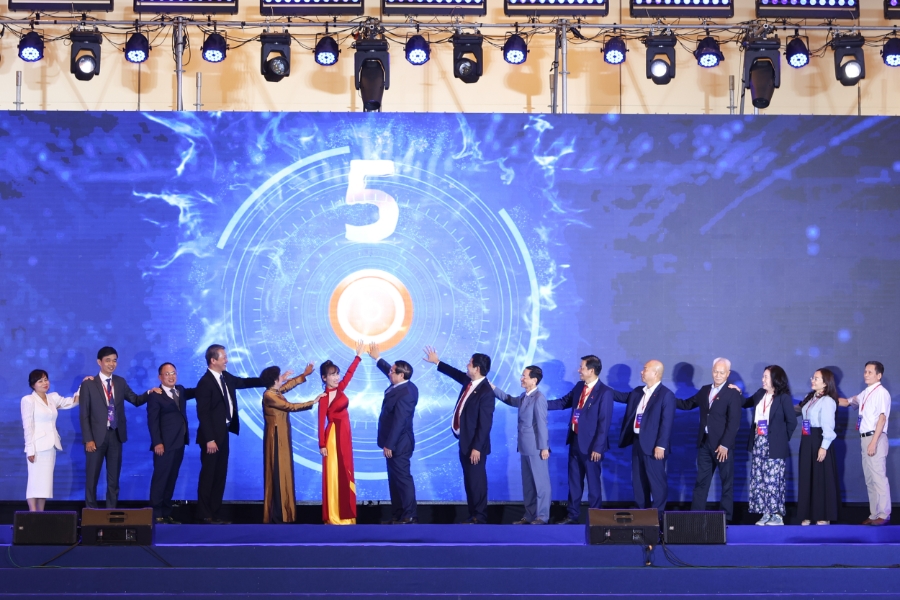 Các doanh nghiệp tư nhân đồng lòng cùng nhà nước đưa đất nước bước vào một kỷ nguyên mới.
