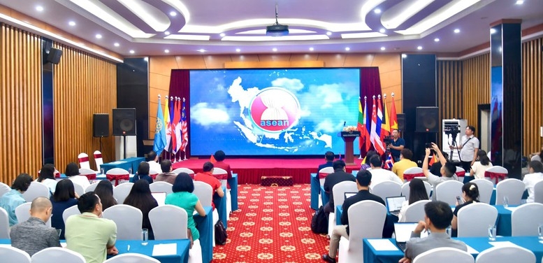 Toàn cảnh buổi họp báo.