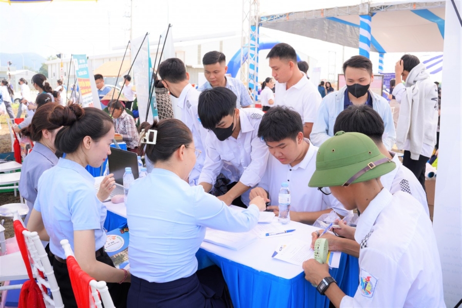 Tỉnh Nghệ An thường xuyên tổ chức nhiều hội chợ việc làm, kết nối người lao động và doanh nghiệp