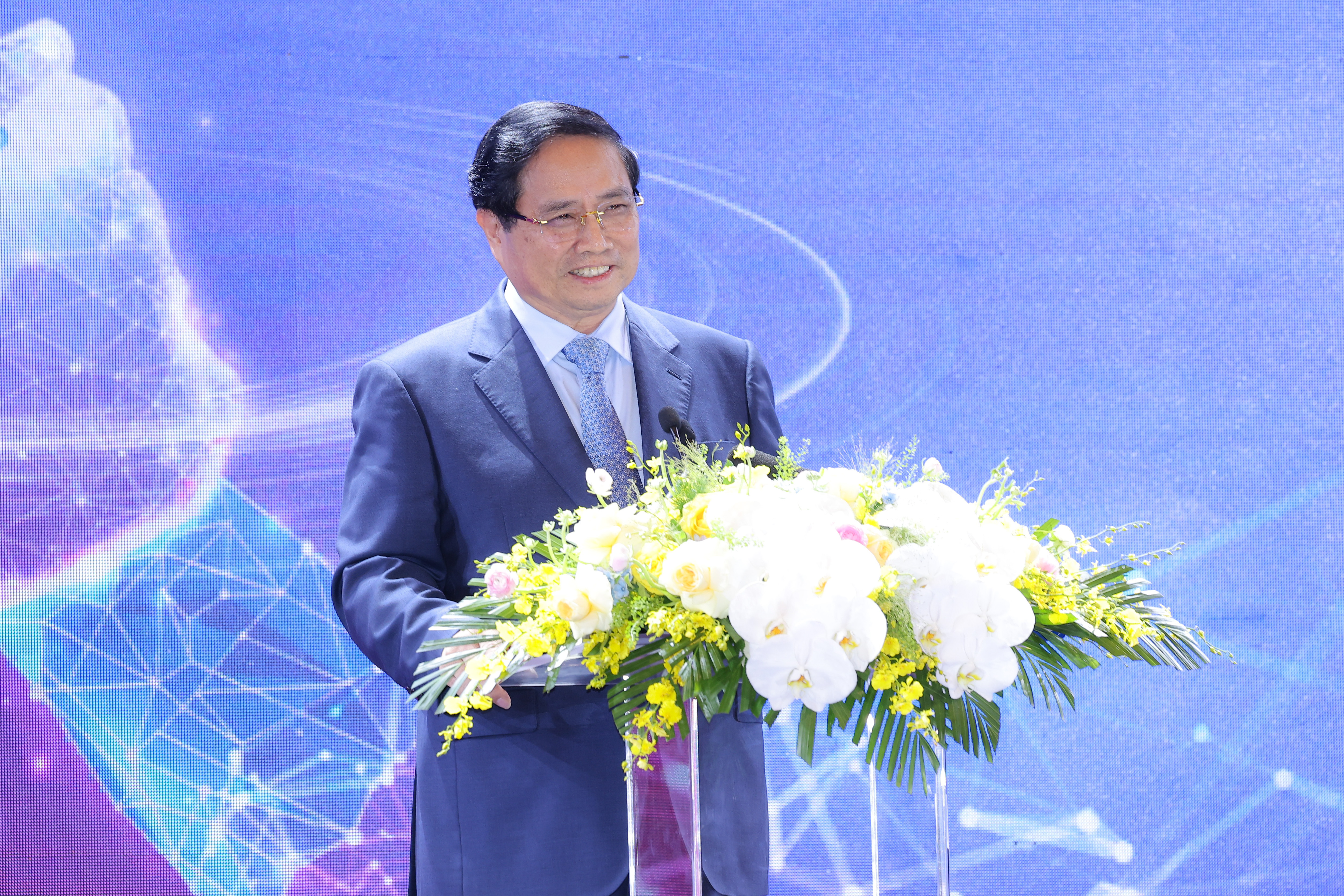 Thủ tướng cho rằng để thực hiện khát vọng phát triển, cần một ý chí và quyết tâm phi thường.