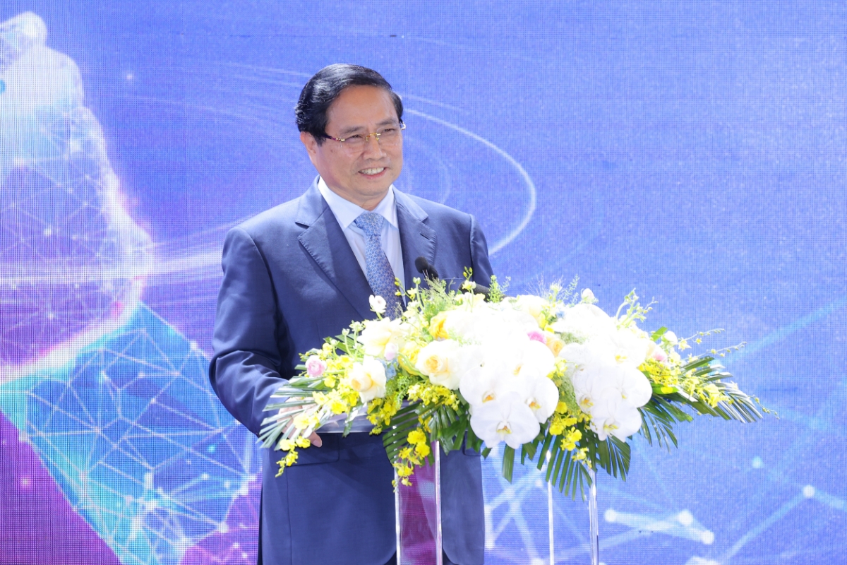 Thủ tướng cho rằng để thực hiện khát vọng phát triển, cần một ý chí và quyết tâm phi thường.