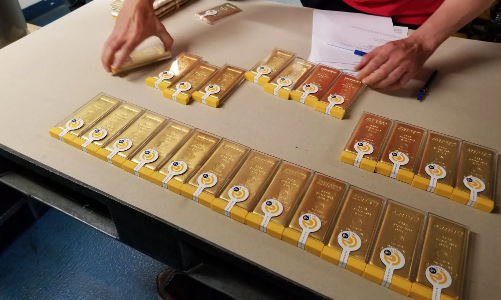 Giá vàng tuột khỏi mốc 4.000 USD/oz do áp lực chốt lời và đồng USD tăng mạnh