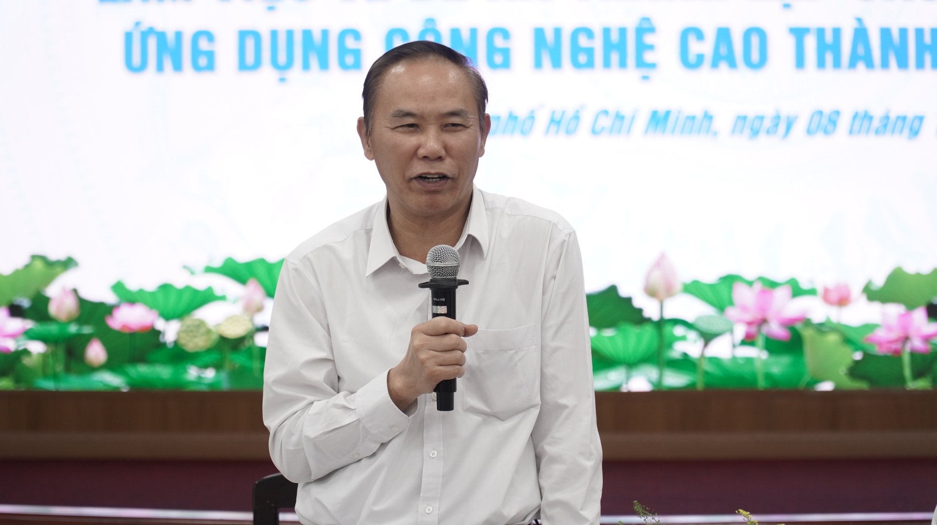 Thứ trưởng Bộ Nông nghiệp và Môi trường Phùng Đức Tiến: "Việc hình thành khu nông nghiệp ứng dụng công nghệ cao TP.Hồ Chí Minh là bước đi chiến lược nhằm cụ thể hóa các nghị quyết của Trung ương về phát triển nông nghiệp bền vững, đổi mới sáng tạo và chuyển đổi số". Ảnh: Trần Phi