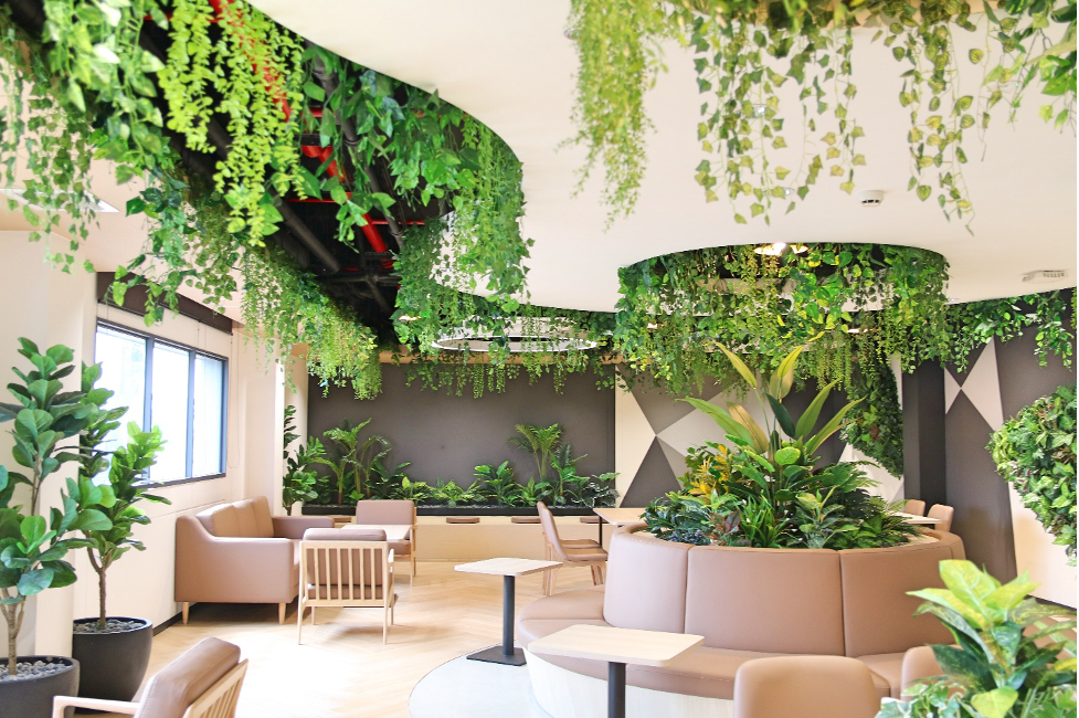Each office building at Logicross Hai Phong features a biophilic-designed lounge promoting a healthy work environment.