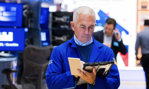 Chứng khoán Mỹ giảm sau kỷ lục mới, giá dầu lao dốc vì tin Trung Đông