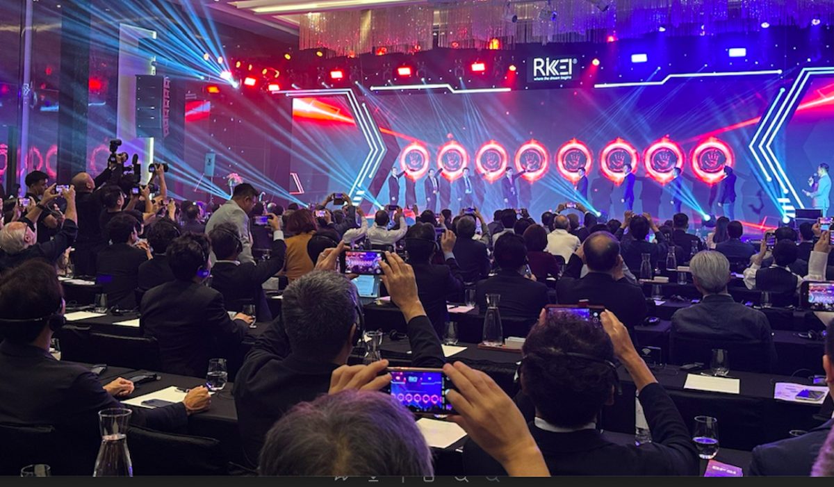 Rikkei Global Summit 2025 (GS2025) - diễn đàn công nghệ quốc tế quy tụ gần 300 doanh nghiệp và chuyên gia công nghệ hàng đầu đến từ nhiều quốc gia.