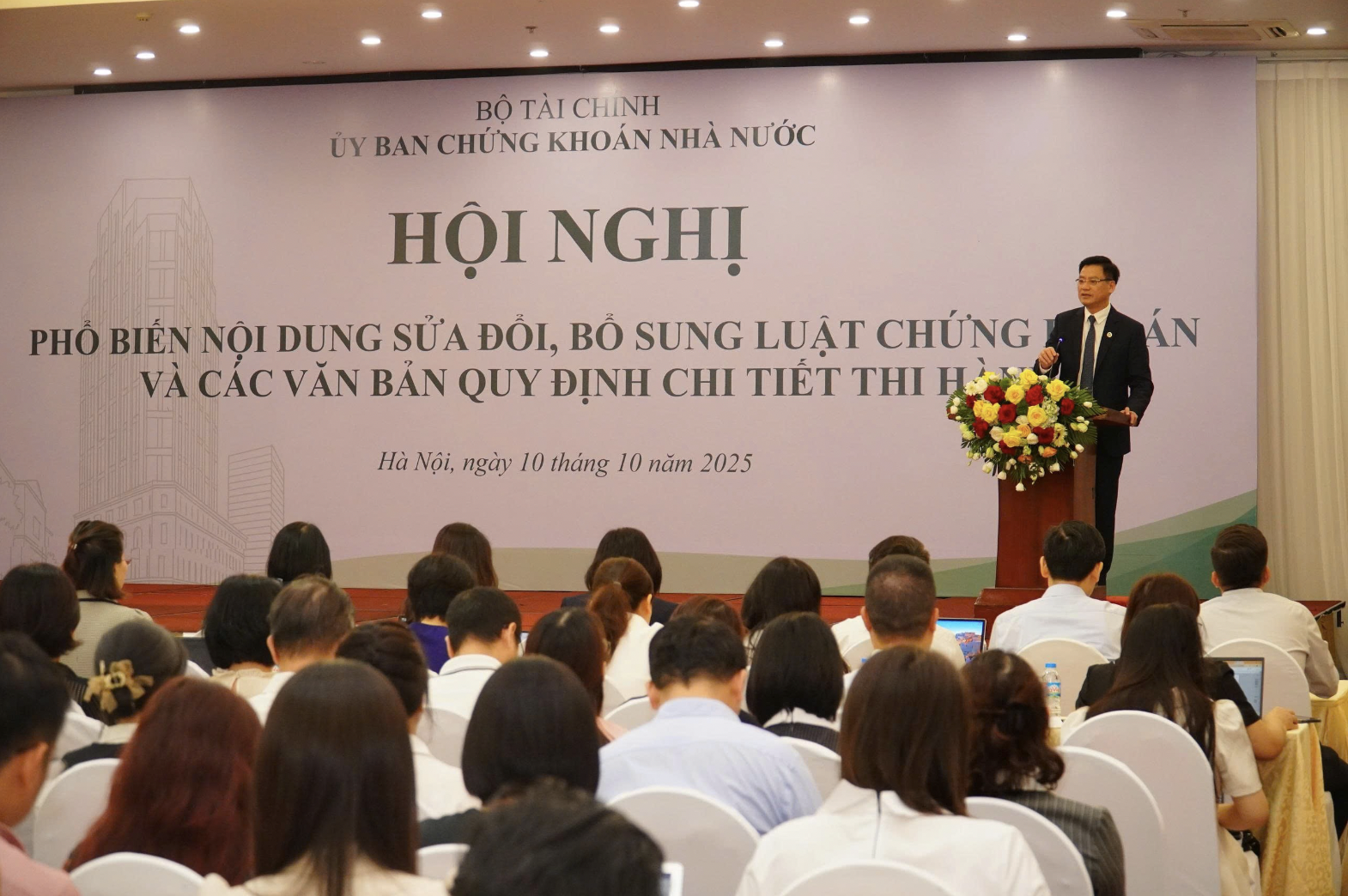 Ủy ban Chứng khoán Nhà nước tổ chức Hội nghị phổ biến nội dung sửa đổi bổ sung Luật Chứng khoán và các văn bản quy định chi tiết thi hành.