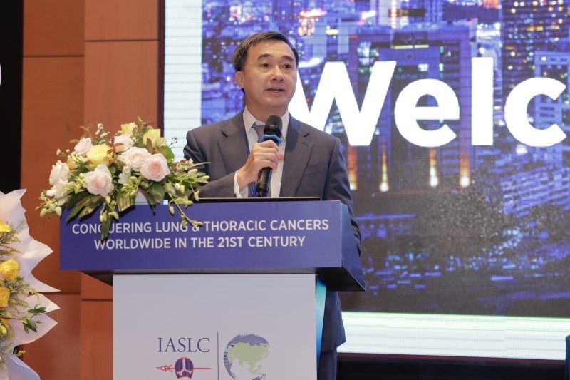 Thứ trưởng Bộ Y tế Trần Văn Thuấn chia sẻ tại hội nghị.