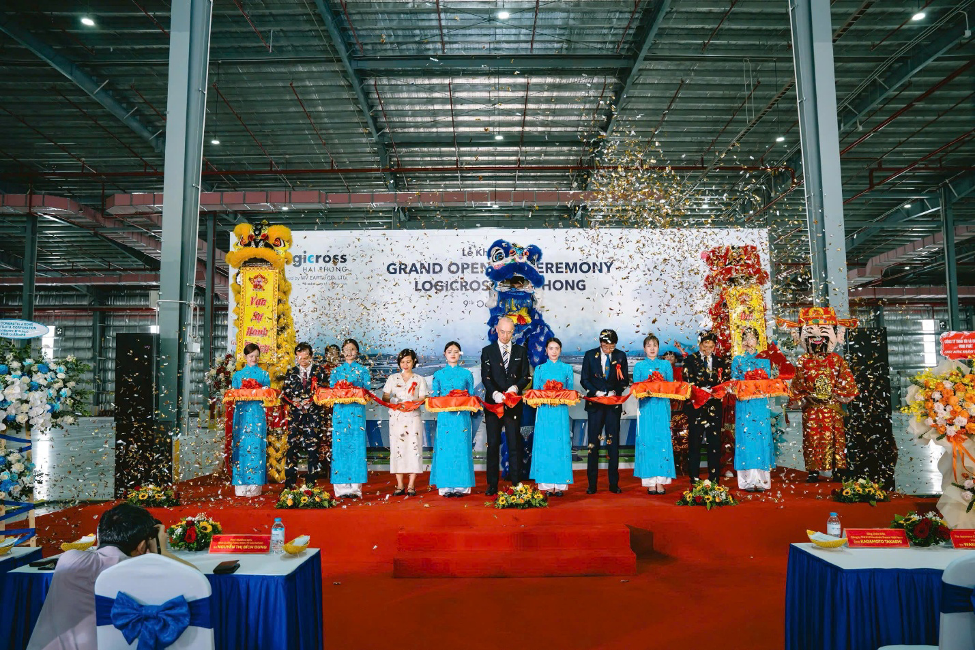 The grand opening of Logicross Hai Phong was held at Nam Dinh Vu Industrial Park, Hai Phong.