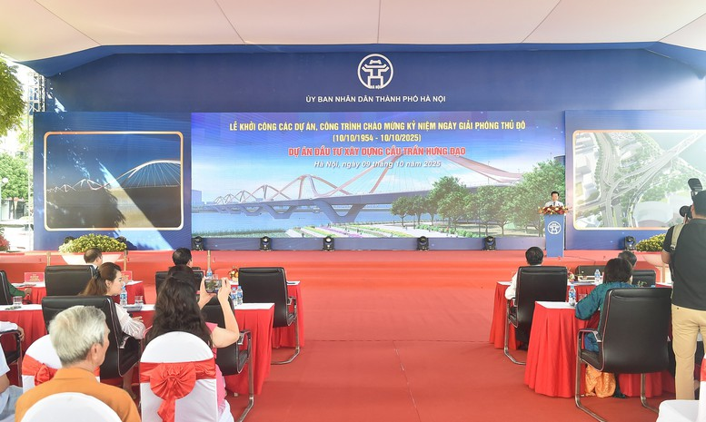 Phó Thủ tướng Chính phủ Mai Văn Chính phát biểu tại Lễ khởi công Dự án đầu tư xây dựng cầu Trần Hưng Đạo. (Anhr: VGP)