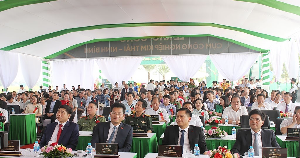 Các đại biểu tham dự buổi lễ. Ảnh: Thành Trung