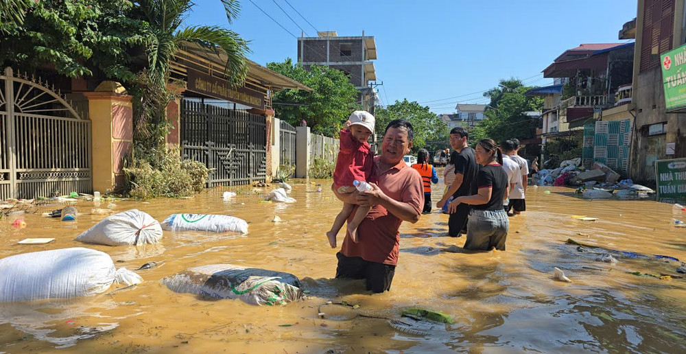 Thiên tai với diễn biến dồn dập, khốc liệt, mang nhiều yếu tố bất thường, vượt mức lịch sử. Ảnh: Đức Nguyễn